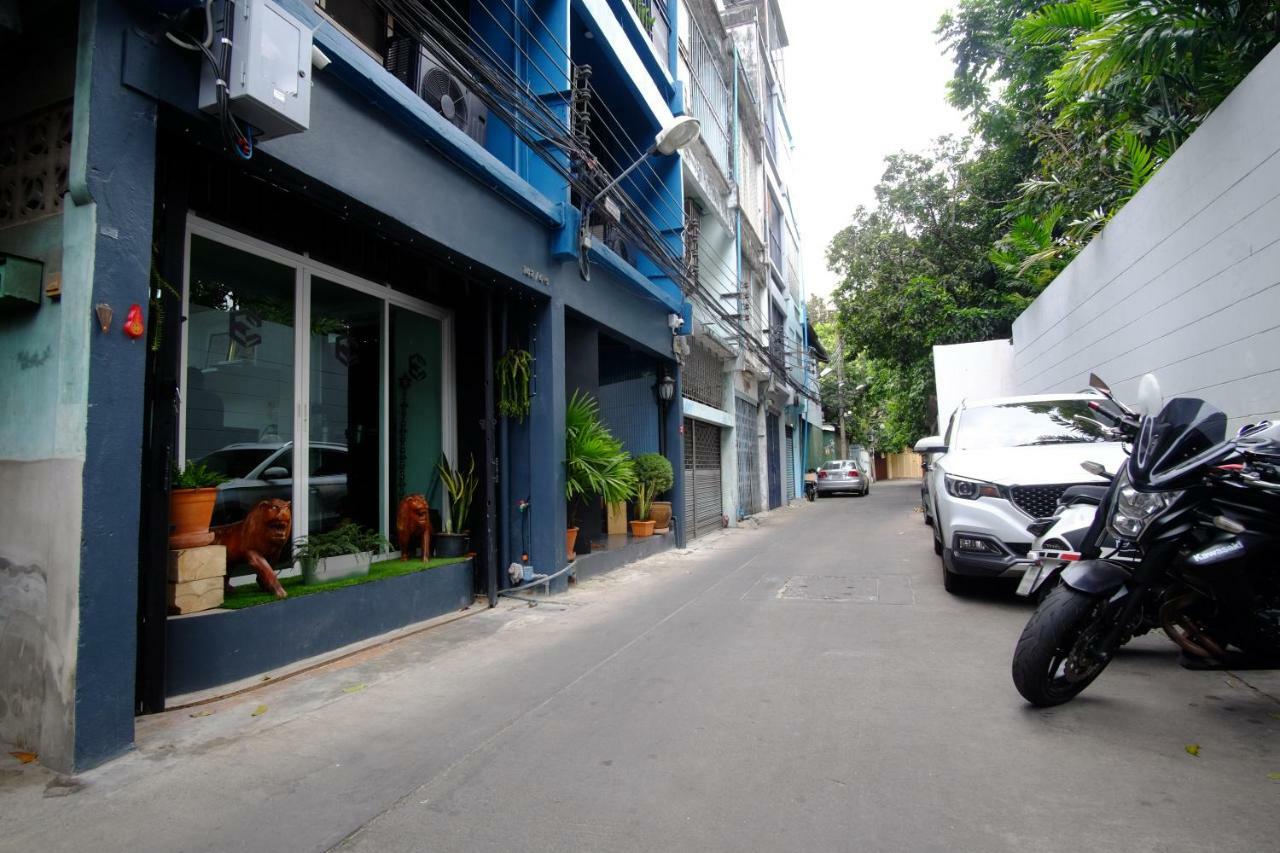 Every Surawong Bangkok Extérieur photo