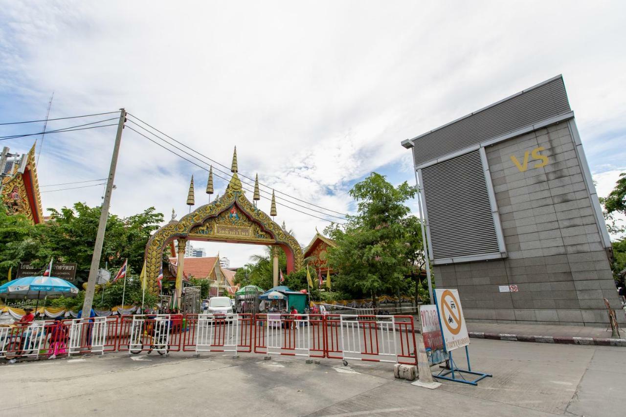 Every Surawong Bangkok Extérieur photo